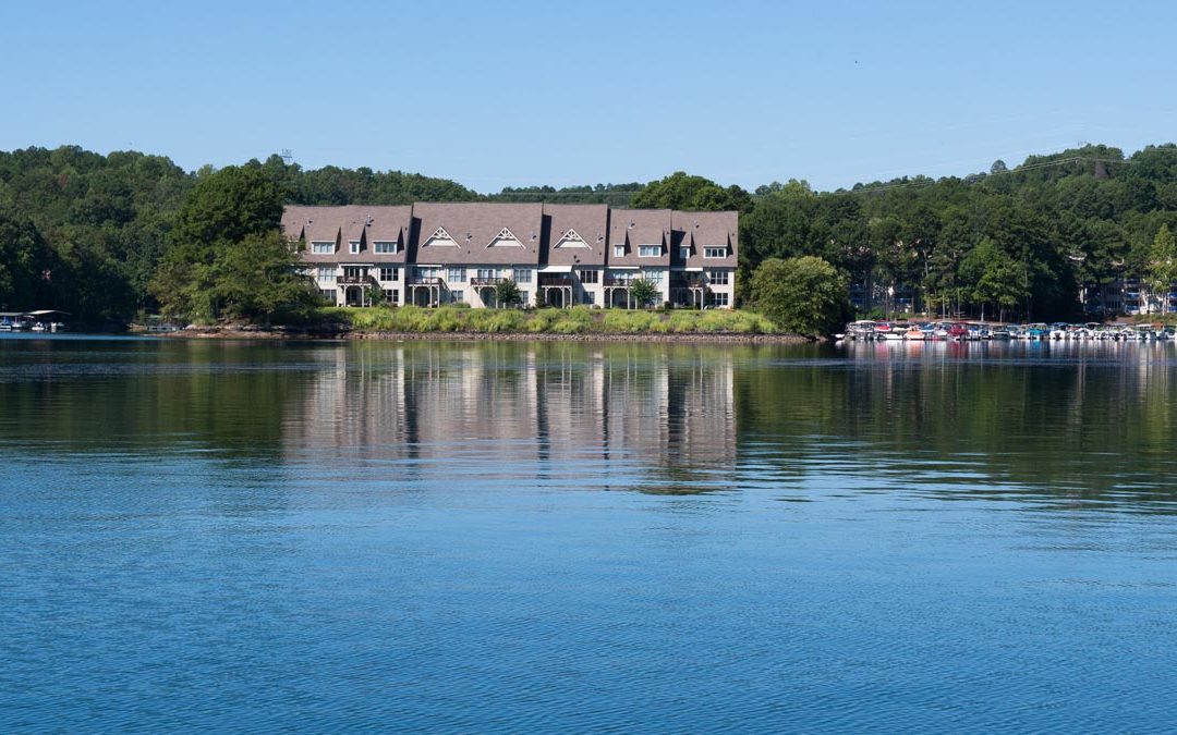 a picture of a house on a lake in Westminster, South Carolina.