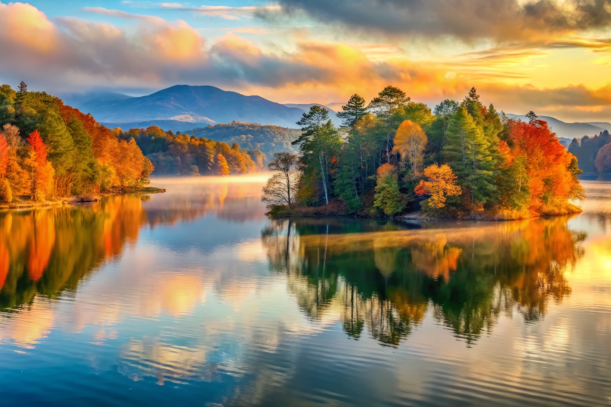 A picture of Why Homes on Lake Keowee Are in High Demand in 2025